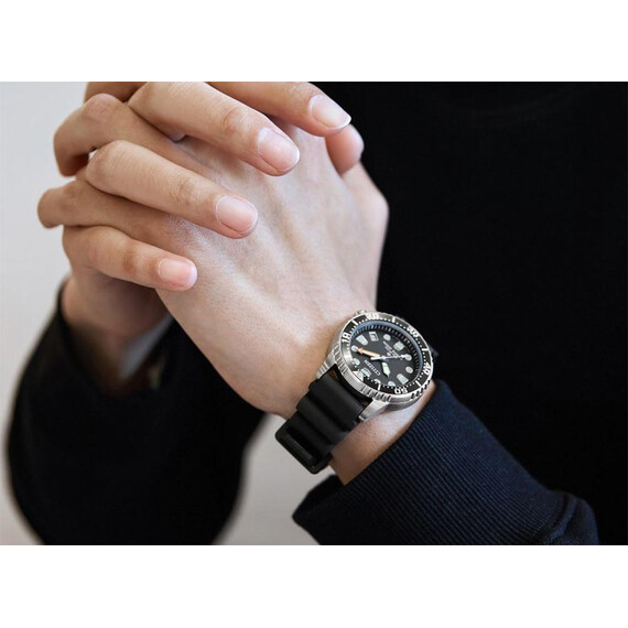 Zegarek Citizen EO2020-08E na ręce