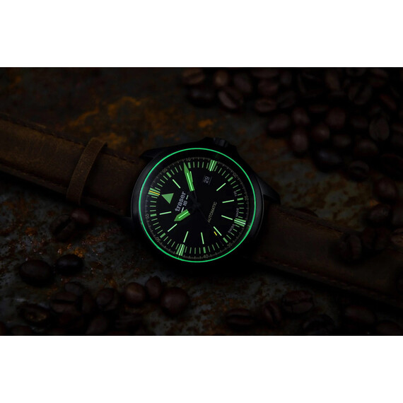 Podświetlona tarcza w zegarku traser