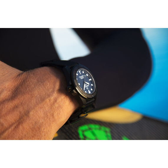 Zegarek na ręku Certina