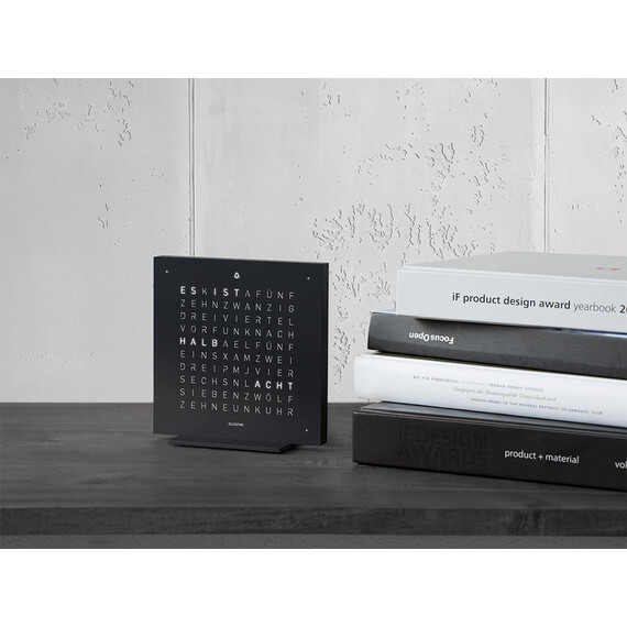 Budzik wskazujący czas słownie w kolorze czarnym