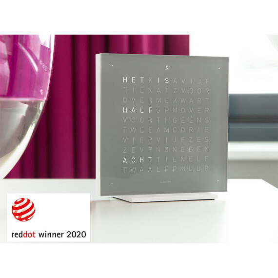 Szary budzik Early Grey Tea wyświetlający czas za pomocą słów