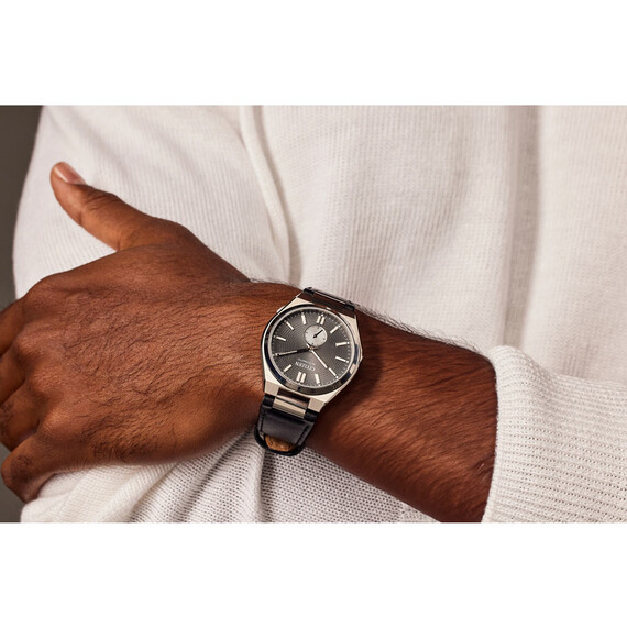 Zegarek Citizen na nadgarstku