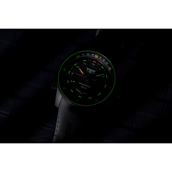 Zegarek traser z kompasem