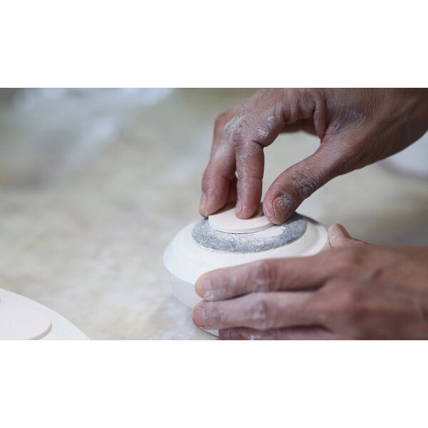 Proces ręcznej produkcji porcelanowego cyferblatu