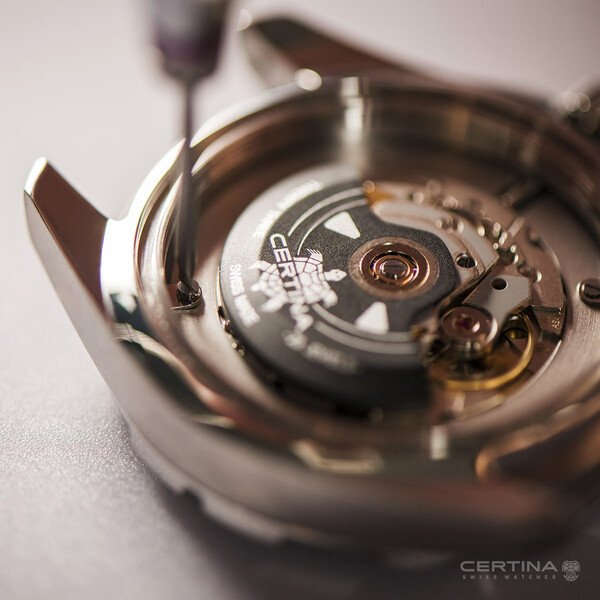 Mechanizm szwajcarski w zegarku Certina