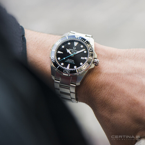 Zegarek z tarczą typu diver Certina