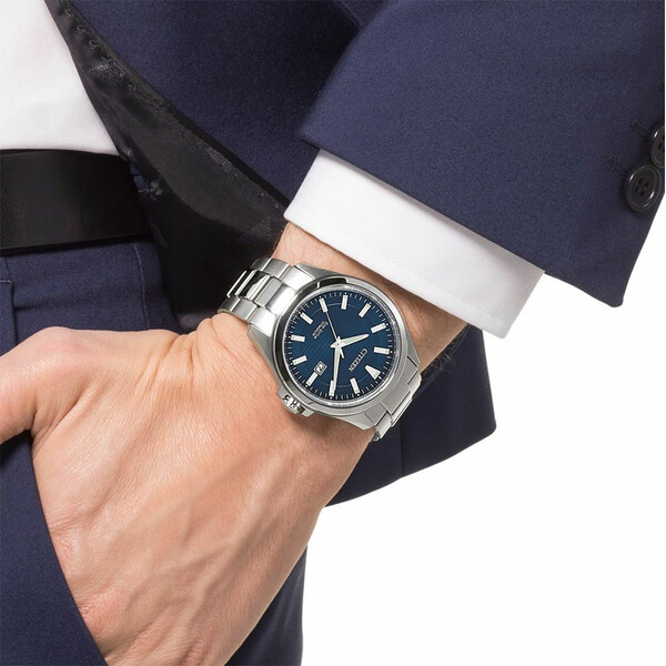 Zegarek Citizen Titanium BM7470-84L na ręce