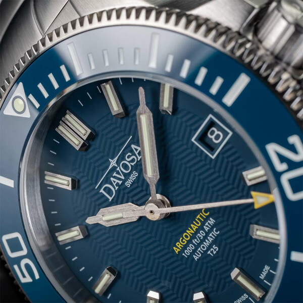 Niebieska tarcza w zegarku Davosa Argonautic Lumis BS Automatic 161.529.04