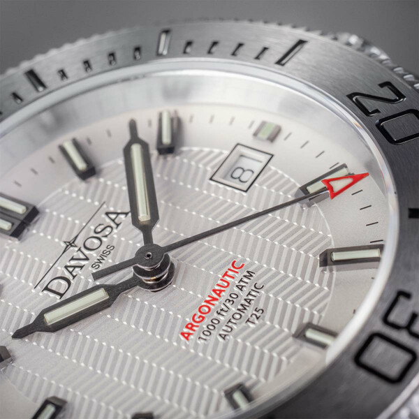 Tryt na wskazówkach w zegarku Davosa Argonautic Lumis BS Automatic 161.529.01