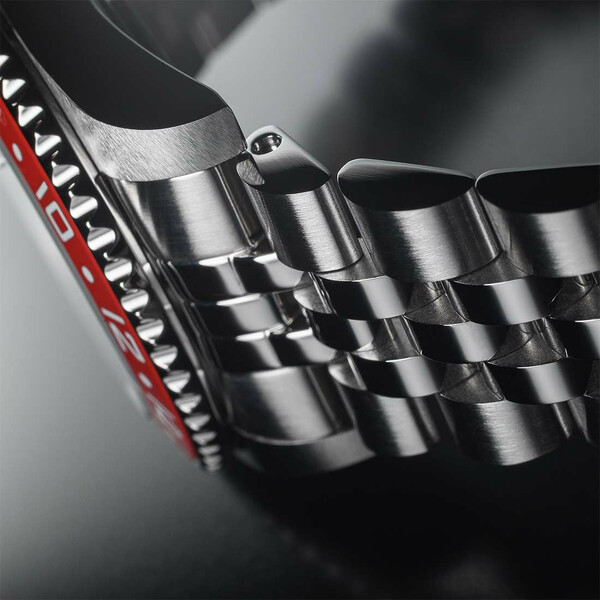 Bransoleta pentalink w zegarku Davosa Ternos Ceramic GMT Automatic 161.590.09