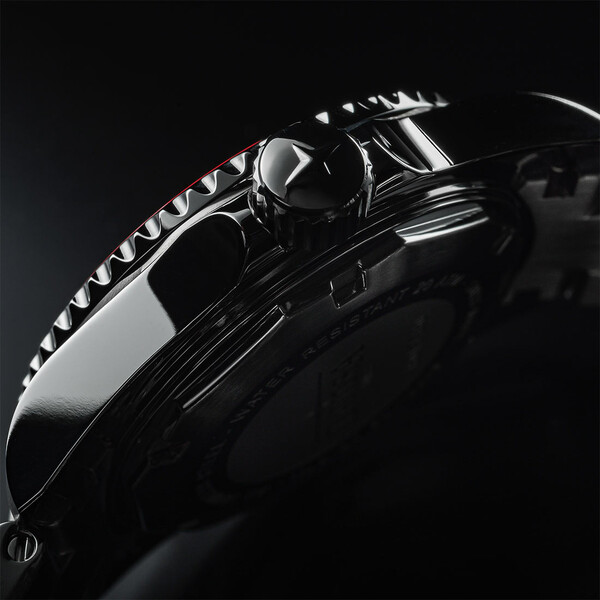 Zakręcana koronka w zegarku Davosa Ternos Ceramic GMT Automatic 161.590.90
