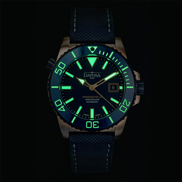 Zegarek Davosa Argonautic Bronze Limited Edition 161.581.45 w ciemności