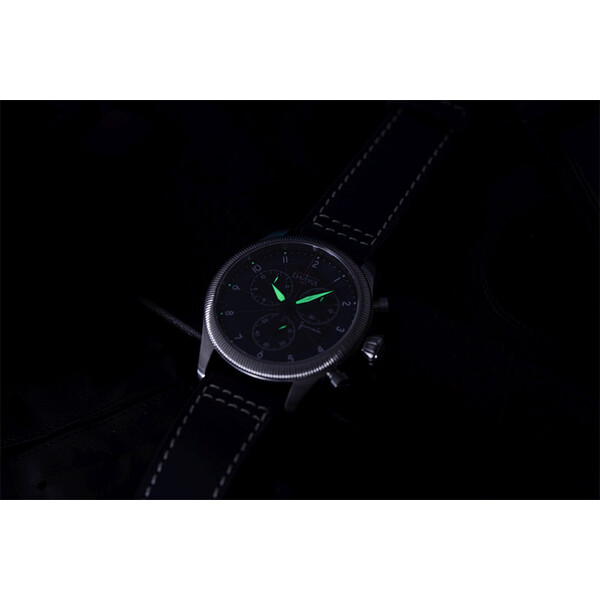 Zegarek Davosa Junak Chrono 162.502.55 w ciemności