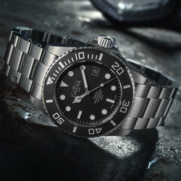 Davosa Proffesional Matt Suit Automatic 161.582.55 zegarek męski na bransolecie.