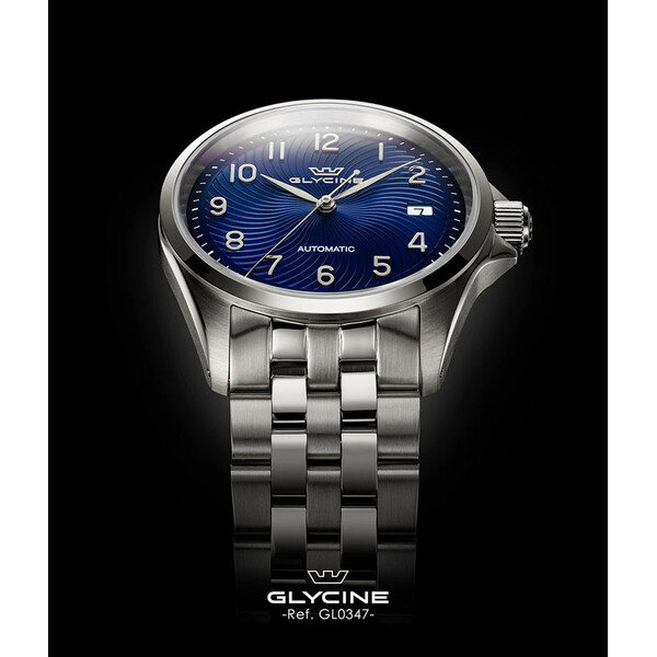 Spiralna niebieska tarcza w zegarku Glycine Combat Classic 36 Automatic GL0347