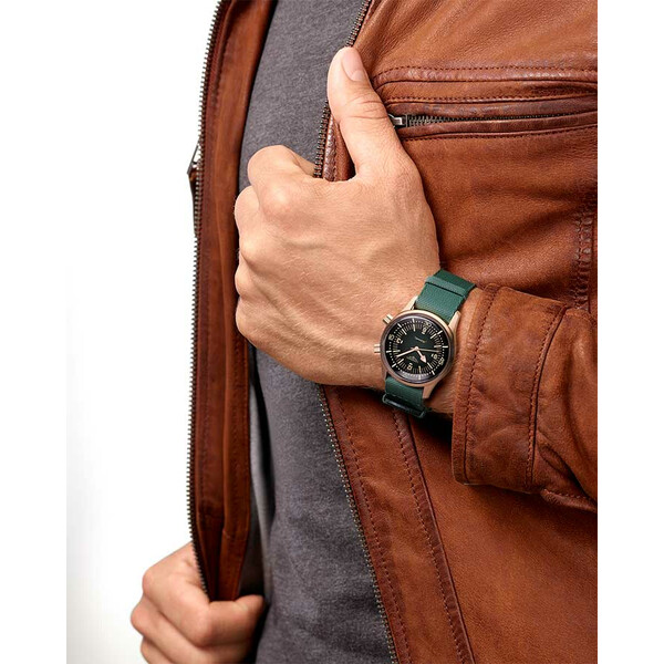 Zegarek Koperta z brązu w zegarku Longines Legend Diver Watch Bronze na ręce