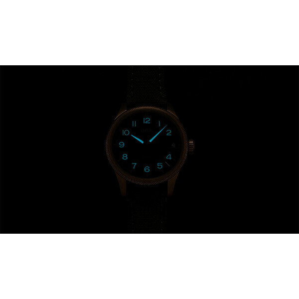 Zegarek podświetlany Super-Luminovą.