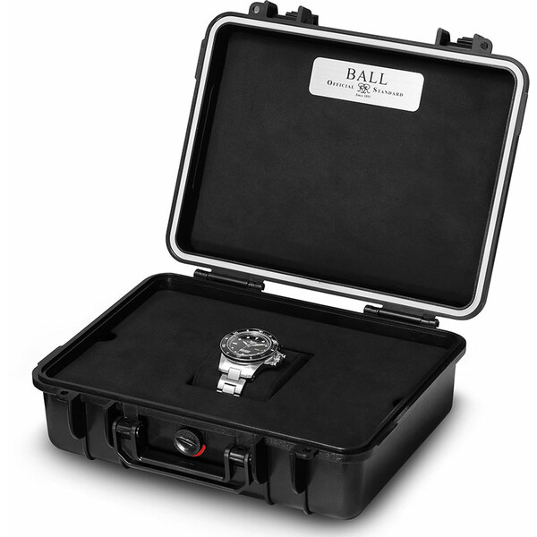 Specjalne pudełko do zegarków nurkowych Ball z przykładowym zegarkiem