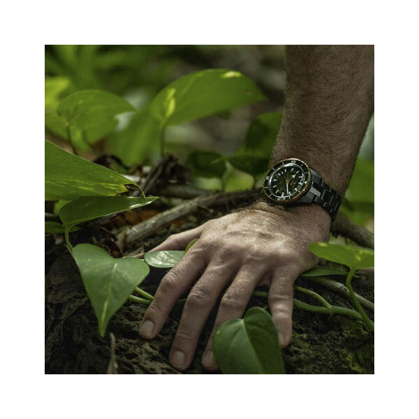 Rado Captain Cook High-Tech Ceramic R32127162 zegarek ze szkieletową tarczą.