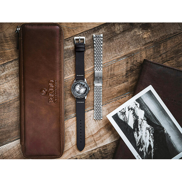 Zegarek w zestawie z paskiem vintage i stalową bransoletą