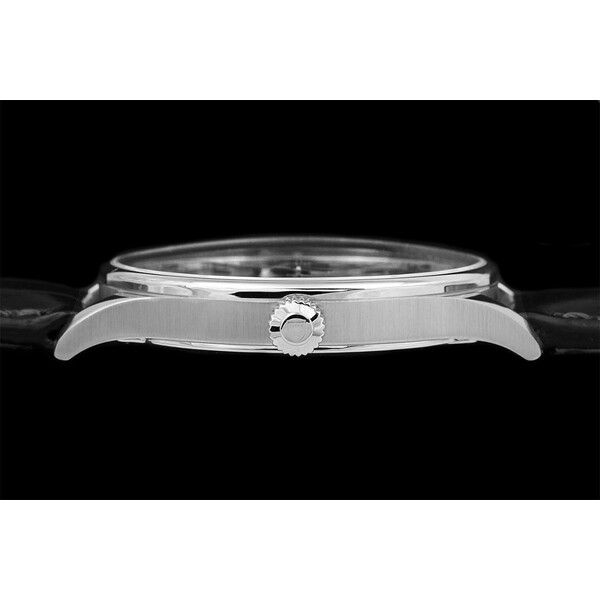 Koperta z lekko wypukłym szkłem szafirowym w zegarku Schaumburg Classoco
