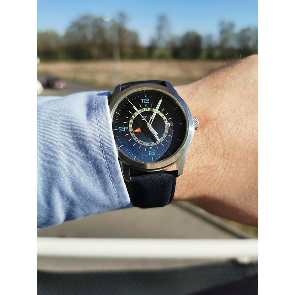 Zegarek z GMT Traser