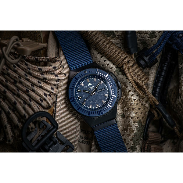 Niebieski zegarek męski Traser.