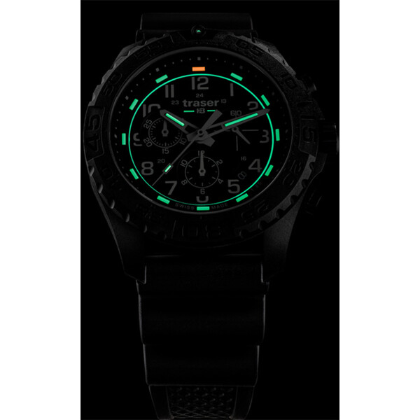 Podświetlenie zegarka Traser P96 Evolution Chrono Black w półmroku