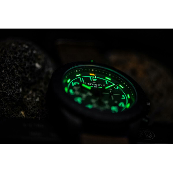 Zegarek podświetlany w ciemności.