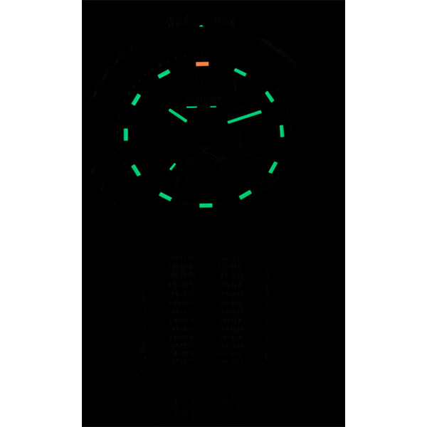Podświetlenie zegarka Traser P96 Evolution Chrono Grey w ciemności