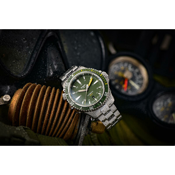 Zegarek z zaworem helowym Traser P67  Diver.