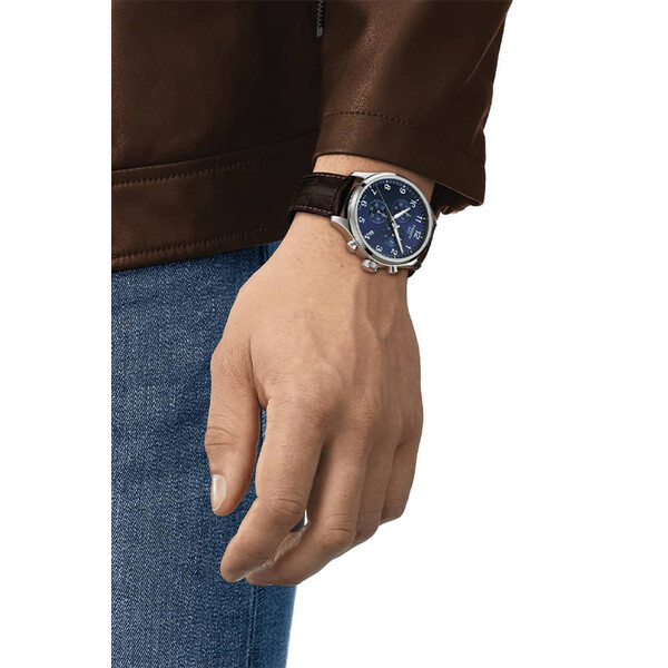 Zegarek Tissot Chrono XL na nadgarstku