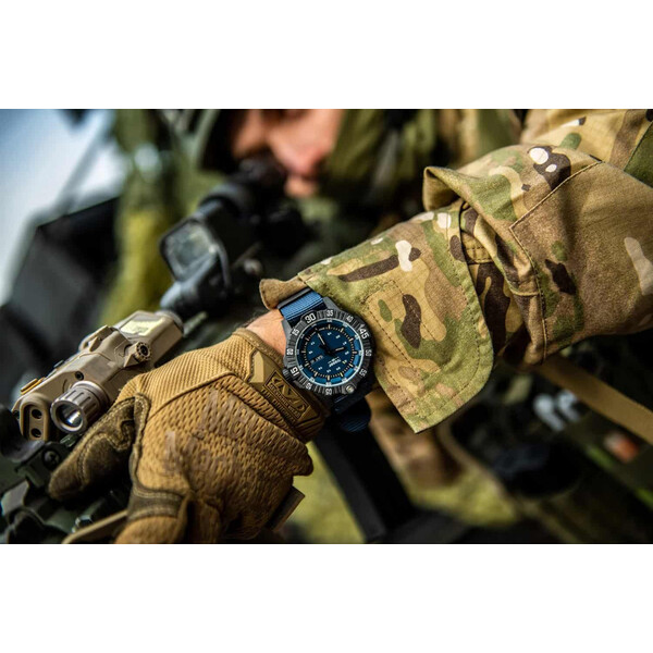 Szwajcarski zegarek Traser P99 Q Tactical na ręku