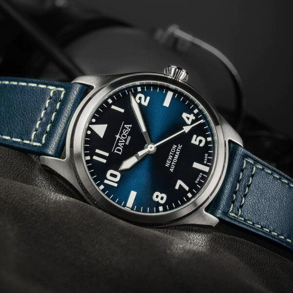 Zegarek lotniczy z niebieską tarczą Davosa
