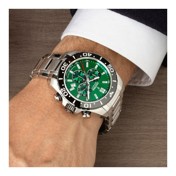 Sportowy zegarek męski z zieloną tarczą Festina Swiss Made