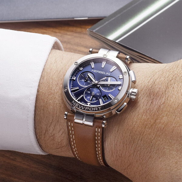 Zegarek Herbelin z chronografem na ręku