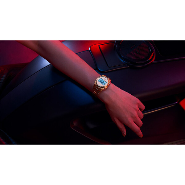 Elektroniczny zegarek Tissot na ręce